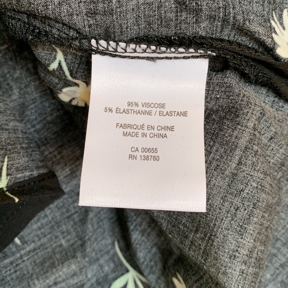 NWT Reitmans Daisy Floral Blouse - Picture 4 of 4